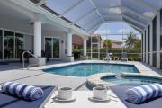 Cape Serenity- Premier Waterfront Villa with Kayaks and Bikes