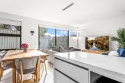 Station & Surf 3BR Wollongong Townhouse