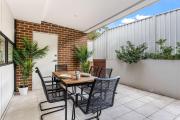 Station & Surf 3BR Wollongong Townhouse