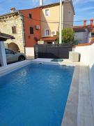 Blue Pool House Rakalj