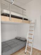 Logement avec terrasse et jardin