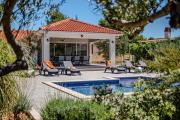 Luxury Villa Nature with heated private pool, sauna & fire pit, a short walk to the beach
