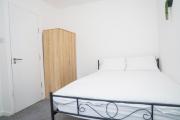 Comfortable City Centre Home with Free Parking near O2 Apollo & Ethiad Stadium Sleeps 8