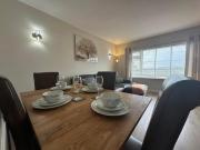 Modern homely well equipped 2BR bungalow next to the racecourse free parking