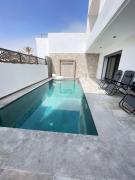 Beachside Bliss: Cozy Surf Villa