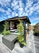 New cozy chalet with jacuzzi and home cinema near Amsterdam