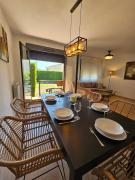 Casa Entre Viñas, jardin privado con piscina comunitaria