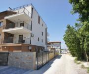 Spacious apartment sleeps 4 by the beach Spacious apartment sleeps 4 by the beach