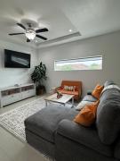 Luxe 3BR & 2BA Condo Near Airport & Shopping Mall