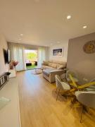 Luxury Renovated Apartment Stunning Views Pool and Golf resort 5star