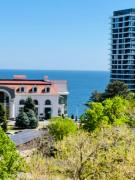 Спальня-студия с видом на море и парк