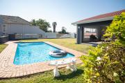 Cosy Private cottages 3 bedroom salt pool DSTV