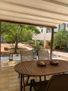 Glyfada Charm, Cozy & Warm with private parking