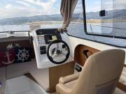 App Lacrima 1 with a motorboat