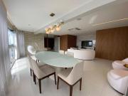 Apartamento moderno com vista para a floresta amazônica