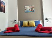 Central 2 Bedroom Apartment Near Shops, Restaurants & Bus Stop