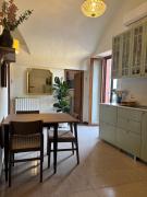 Modern Family Apartment in a Charmin Historic Neighborhood, Close to the Beach, Fast Internet!