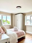 Cobh Retreat Sea & Cathedral Views