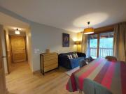 Appartement neuf au pied des pistes, parking inclus - FR-1-356-539