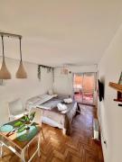 Refugio urbano frente a Sanatorio Allende