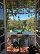 Jolie villa au calme climatisée grande piscine jardin