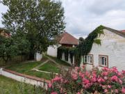 Chaloupka u Mostu sv Jana v centru Vodňan