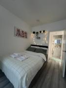 Double Room-2- in a great location-A newly apartment with 3 floors- 5 rooms-3 Bathroom-1 kitchen-1 terrace