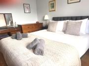 Pass the Keys Hamilton House-Superb location