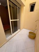 Appartement neuf meublé pour location vacances, situé au quartier Dalas, 5 min à pied de la plage