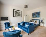 Elegant 2BR Ground-Floor Teddington Flat Modern Comfort
