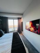 Sandton Pool View with Balcony