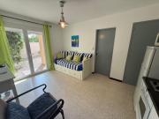 80m de la plage Appartement au rdc dune maison 1 chambre 4 couchages cour LXRV9A