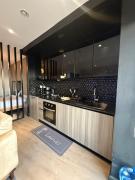 Smart Home Stays, Luxe Serviced Studio at Escada Westlands, Pool, Gym, Fast Wi-Fi and Rooftop Views