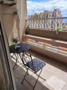 J&SA Apartment with balcony and garage