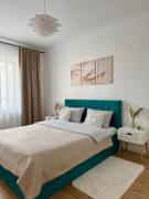 Emerald - Modern Central Apartment