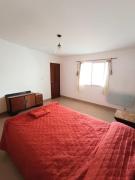 Cerca de todo, comodidad, espacio y luz natural