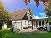 Lovely Year-Round Home With Sea View