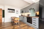 Pierview Pad Attic 10 Person Sunny Seaside Apartment - 2 Min Walk to Beach