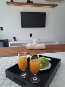 Suíte com varanda e piscina na Barra da Tijuca - RJ