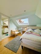 Large Double Room with Private Bathroom West Zone 3 Free Parking