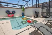 Family Stylish 4BR Pool Townhome Storey Lake