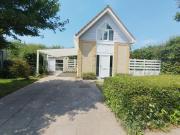 Cozy Beach House Beautiful Water View, WiFi & Parking