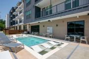 Boulevard Stays Comfortable 1BR Suite w Pool Parking Gym 04