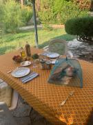 Chambre sous les cyprès