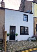 Historic 1629 May Cottage with Hot Tub