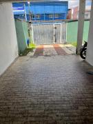 Casa dois andares com varanda