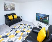 Cosy 5 Bedroom House With Parking