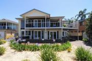 Arcadia - large 4BR beach home & optional studio