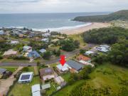 Summer Beach House - seconds to beach & cafe