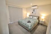 26 Simple Family Home Mirrabooka Sleeps 5